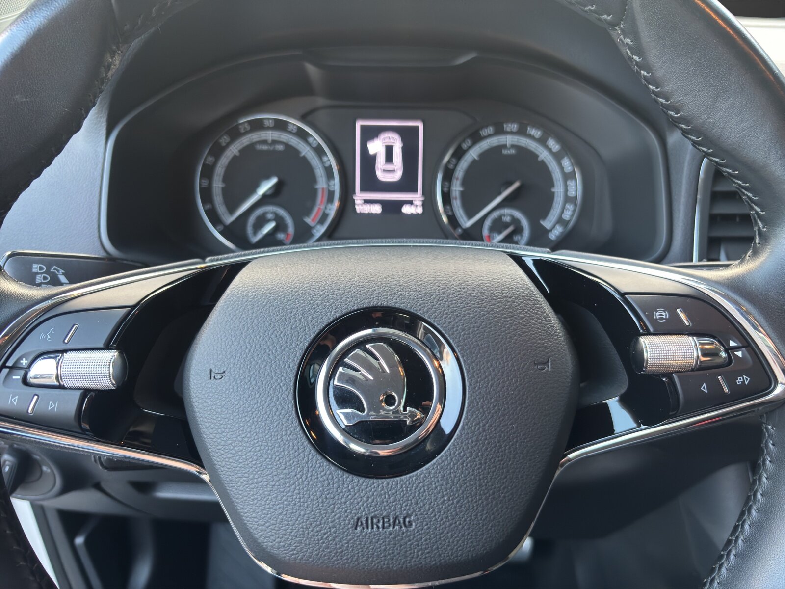 SKODA Karoq 2.0 TDI CR Ambition 4x4 DSG, Diesel, Occasion / Gebraucht, Automatik - 6