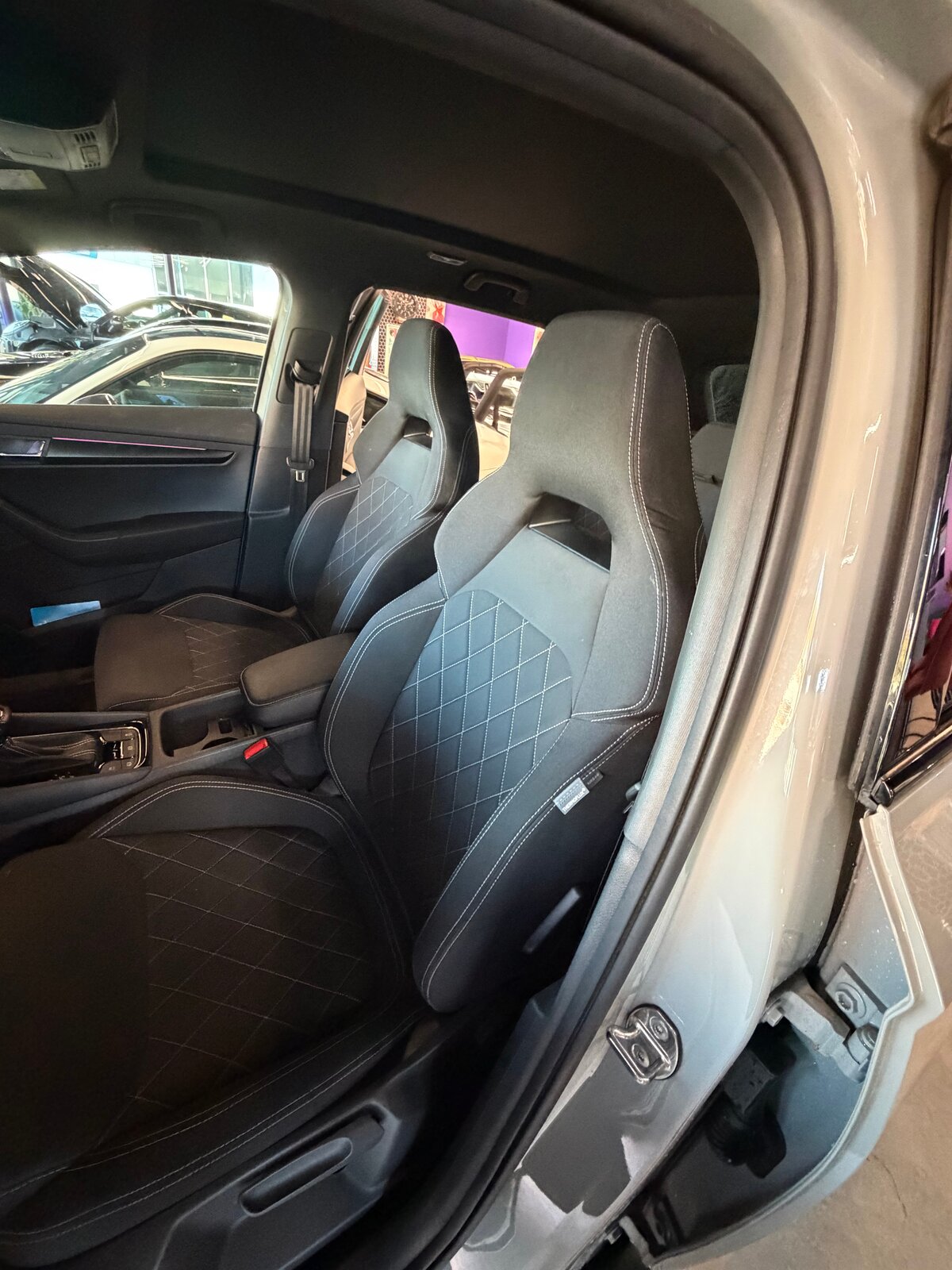 SKODA Karoq 2.0 TSI SportLine 4x4 DSG, Benzin, Occasion / Gebraucht, Automatik - 7