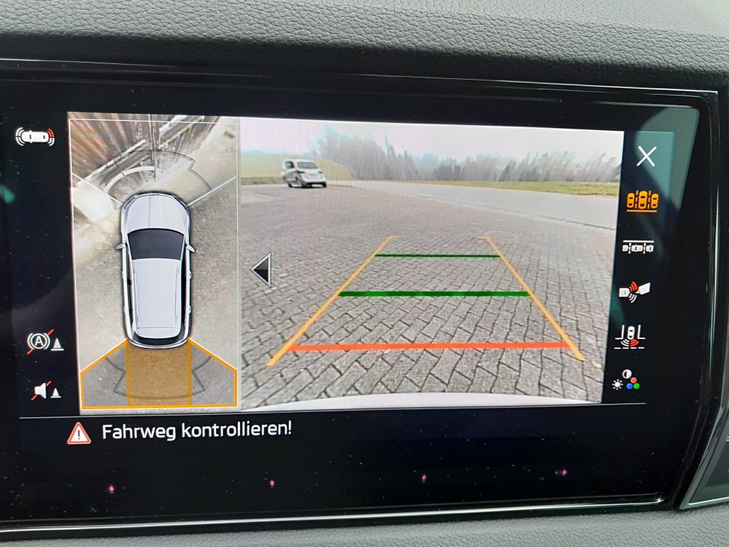 SKODA KAROQ 2.0 TDI SportLine 4x4 DSG, Diesel, Occasion / Gebraucht, Automatik - 7