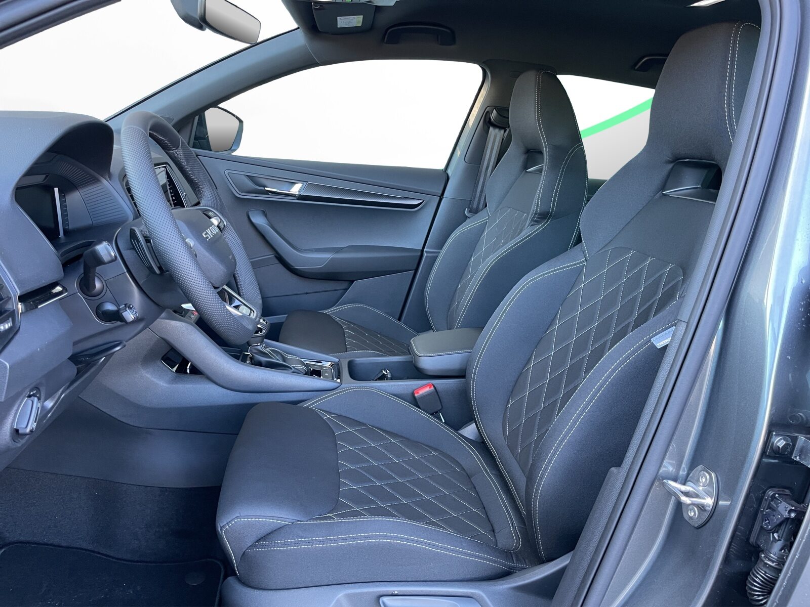 SKODA Karoq Sportline, Petrol, Ex-demonstrator, Automatic - 7