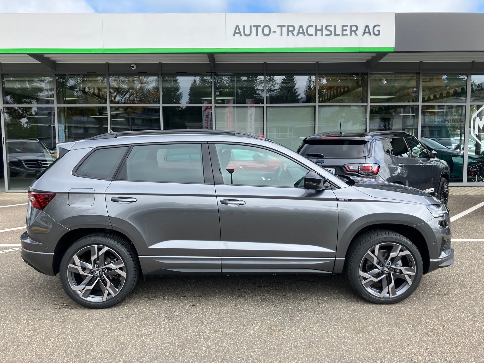 SKODA Karoq 2.0 TSI SportLine 4x4 DSG, Benzin, Vorführwagen, Automatik - 2