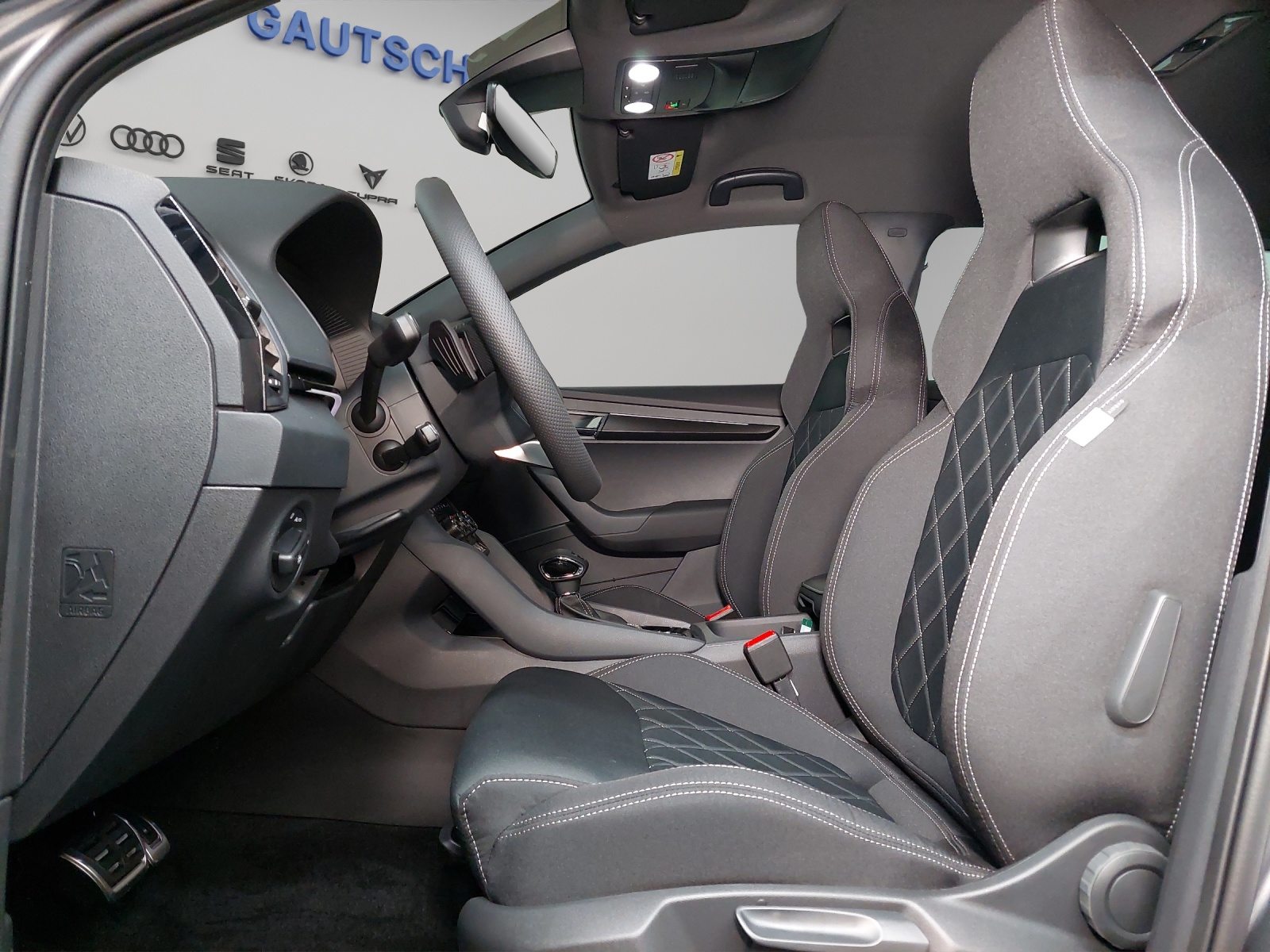 SKODA Karoq 2.0 TSI SportLine 4x4 DSG, Petrol, Ex-demonstrator, Automatic - 6
