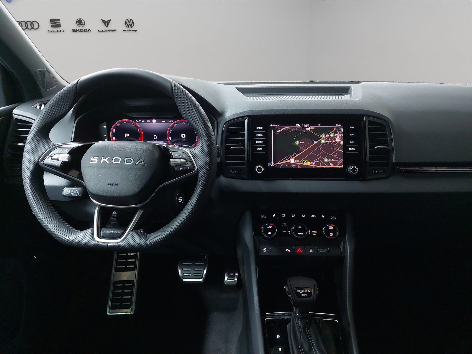SKODA Karoq 2.0 TSI SportLine 4x4 DSG, Petrol, Ex-demonstrator, Automatic - 7