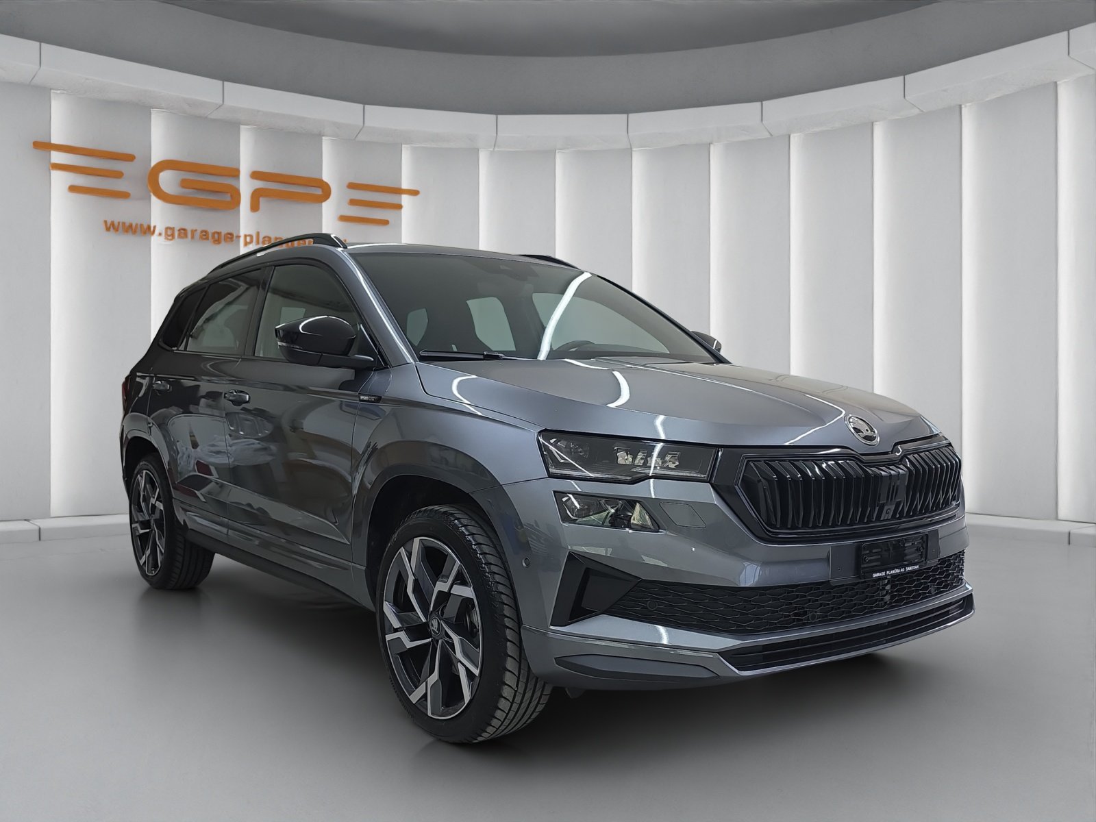 SKODA Karoq 2.0 TSI SportLine 4x4 DSG, Petrol, Ex-demonstrator, Automatic - 2