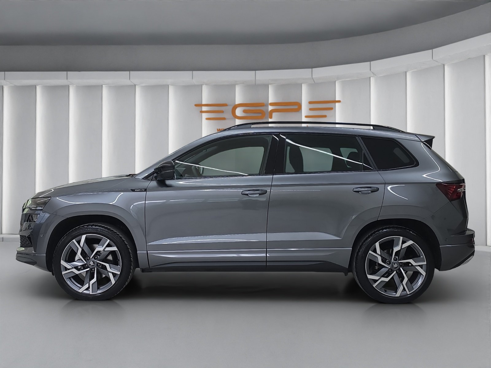 SKODA Karoq 2.0 TSI SportLine 4x4 DSG, Petrol, Ex-demonstrator, Automatic - 4
