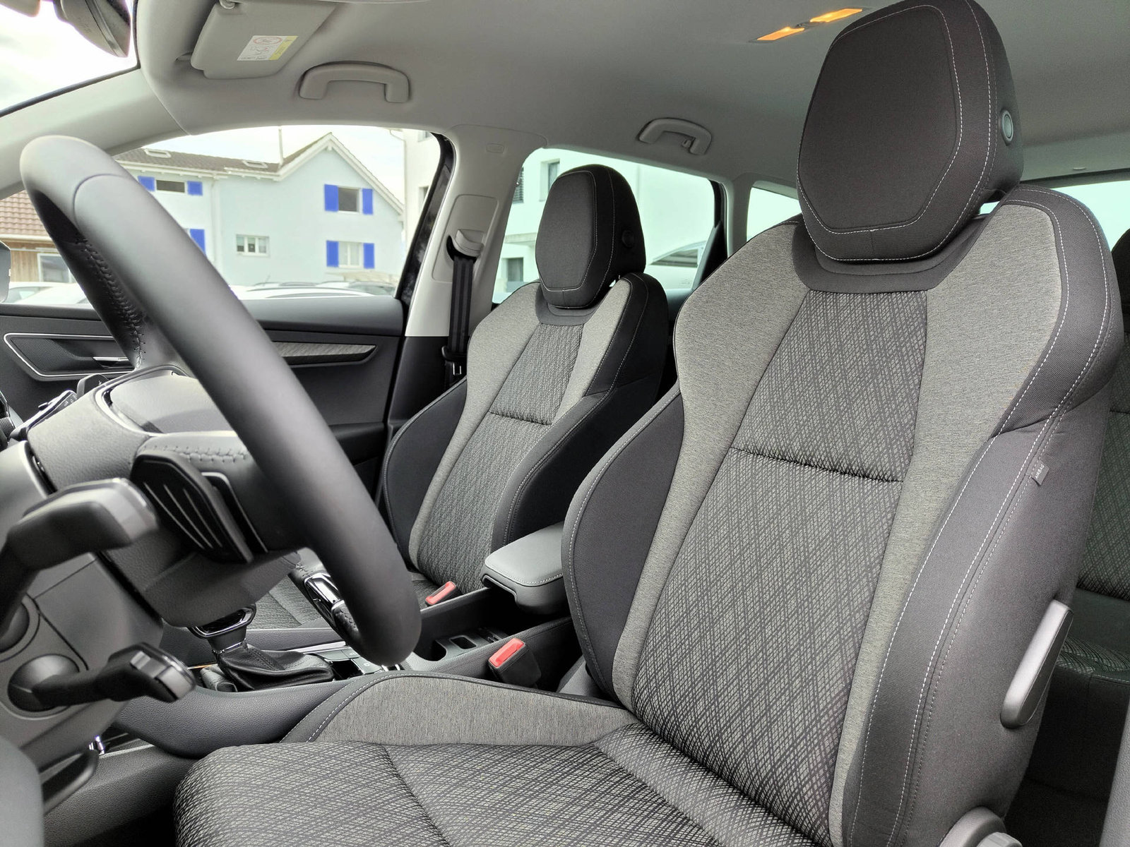 SKODA Karoq 2.0 TDI Selection 4x4 DSG, Diesel, Voiture nouvelle, Automatique - 6