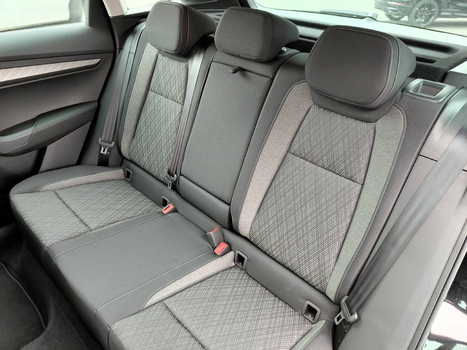 SKODA Karoq 2.0 TDI Selection 4x4 DSG, Diesel, Voiture nouvelle, Automatique - 7