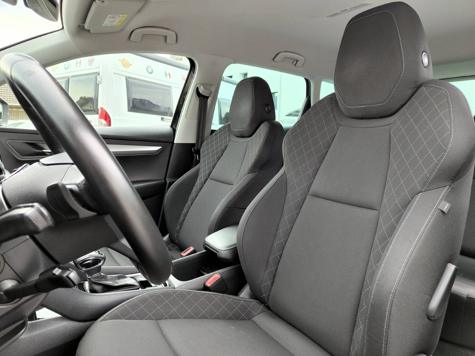 SKODA Karoq 2.0 TDI Ambition 4x4 DSG, Diesel, Occasion / Gebraucht, Automat - 6