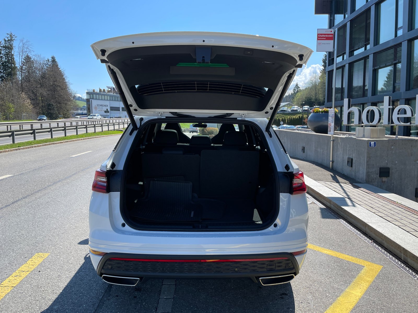 SKODA Kodiaq 2.0 TSI RS 4x4, 7-Sitzer, Standheizung, AHK, He, Benzin, Neuwagen, Automatik - 7