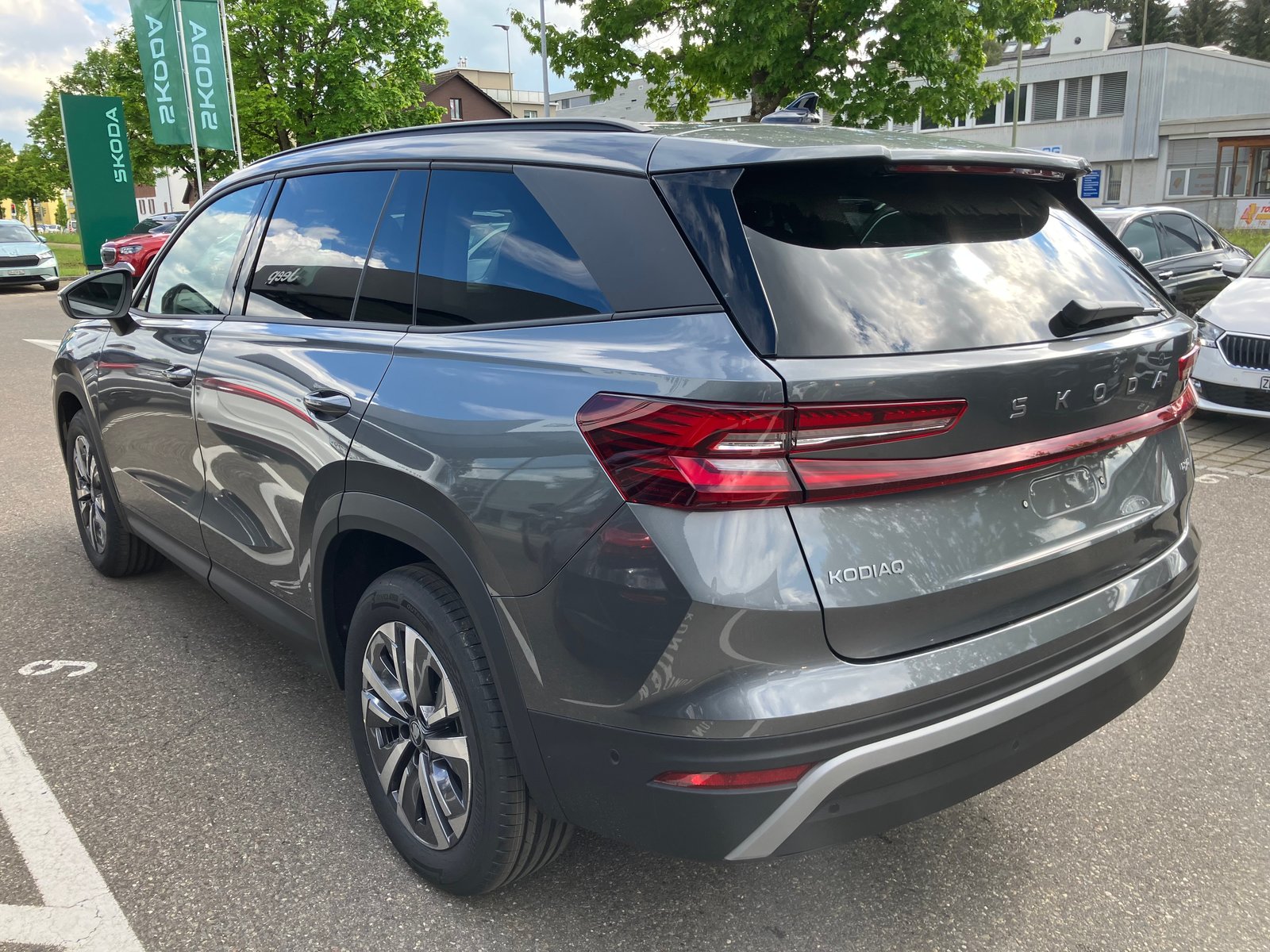 SKODA Kodiaq 2.0 TSI Dynamic 4x4 DSG, Benzin, Neuwagen, Automatik - 4