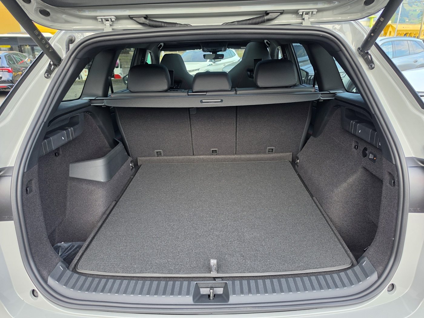 SKODA Kodiaq RS, Petrol, New car, Automatic - 6