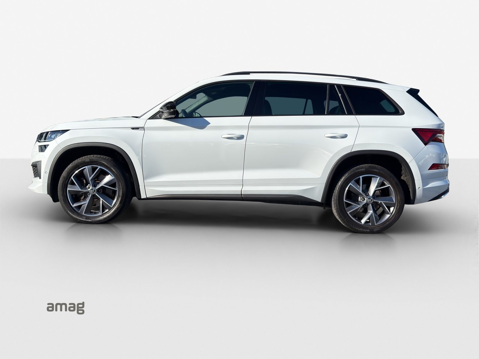 SKODA NEW KODIAQ SportLine, Petrol, Second hand / Used, Automatic - 2