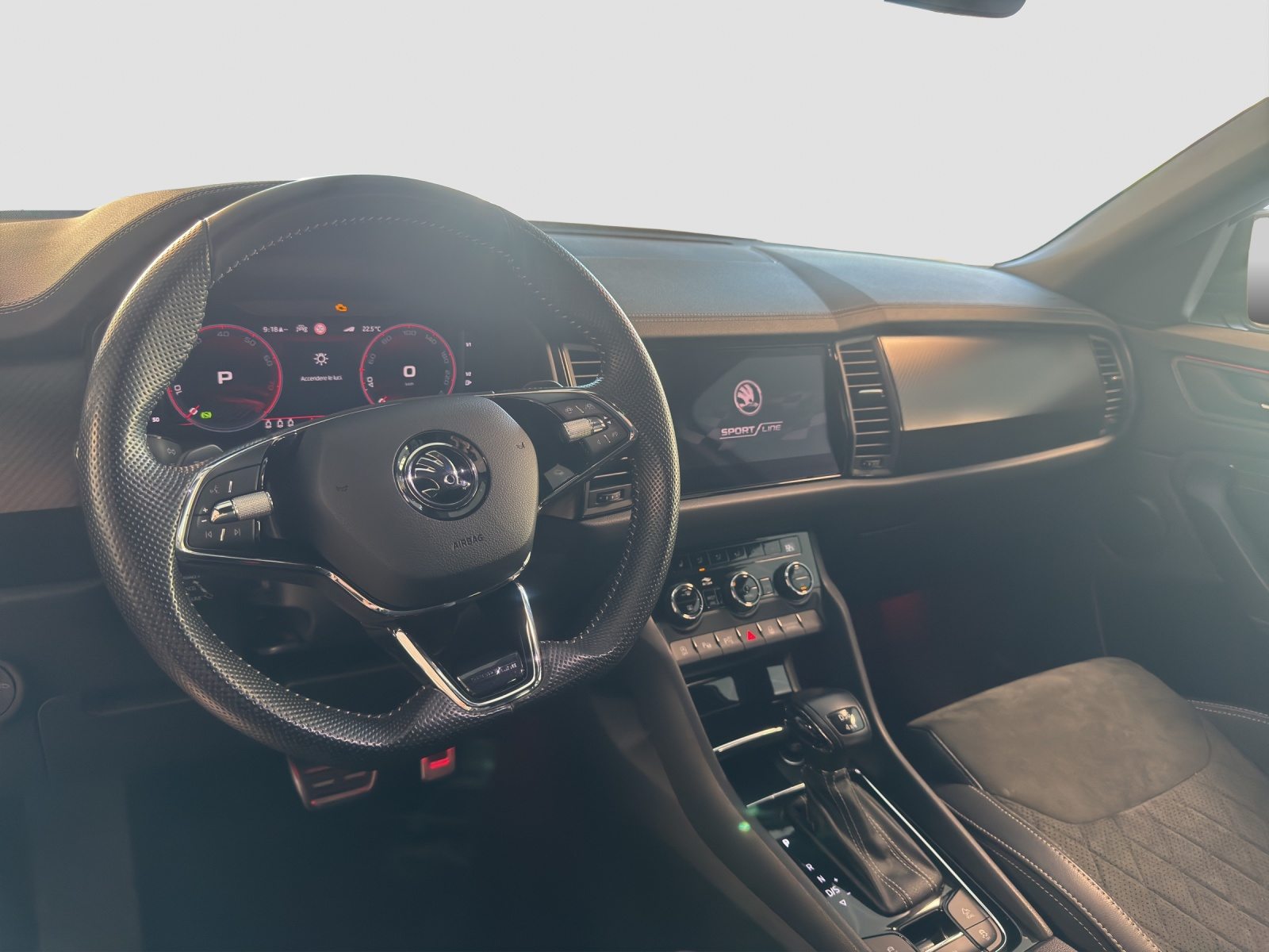 SKODA NEW KODIAQ SportLine, Benzin, Occasion / Gebraucht, Automatik - 7