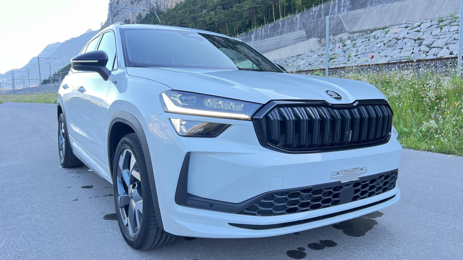 SKODA Kodiaq 1.5 TSI PHEV SportLine 2WD, Plug-in-Hybrid Benzin/Elektro, Occasion / Gebraucht, Automatik - 2