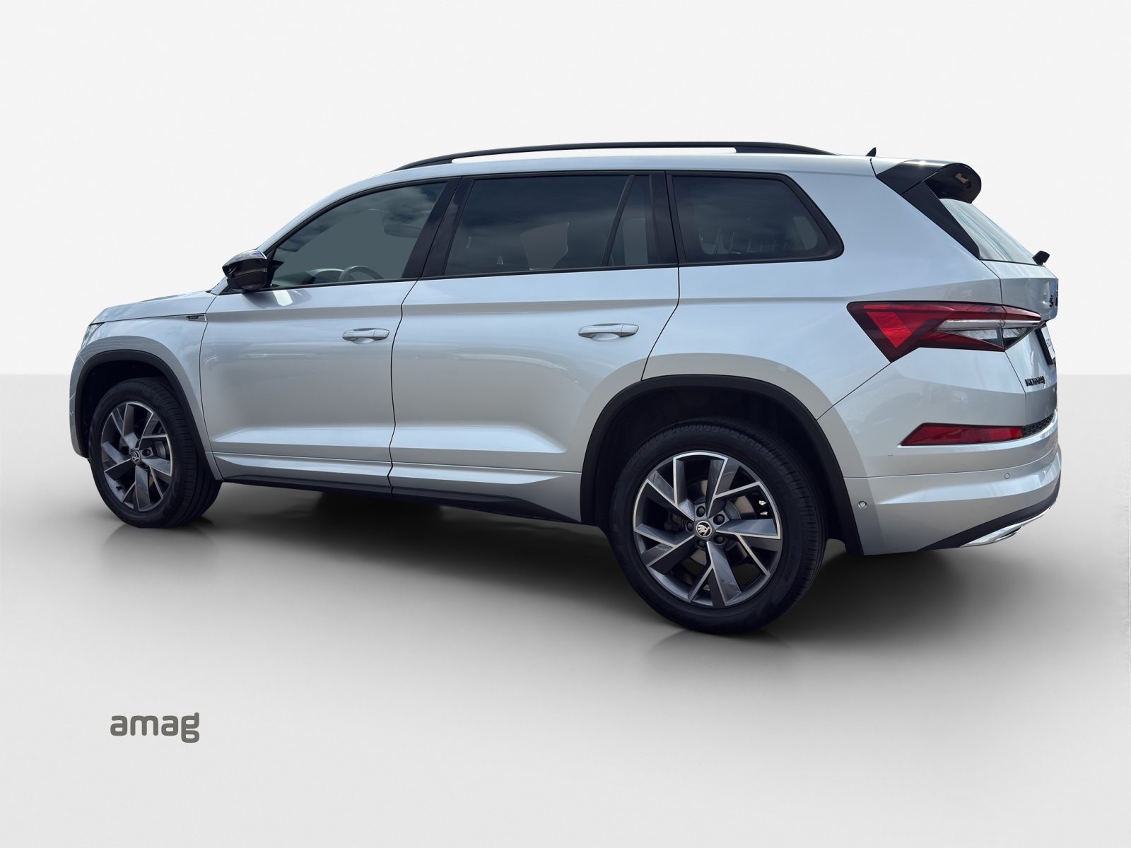 SKODA NEW KODIAQ SportLine, Petrol, Second hand / Used, Automatic - 3