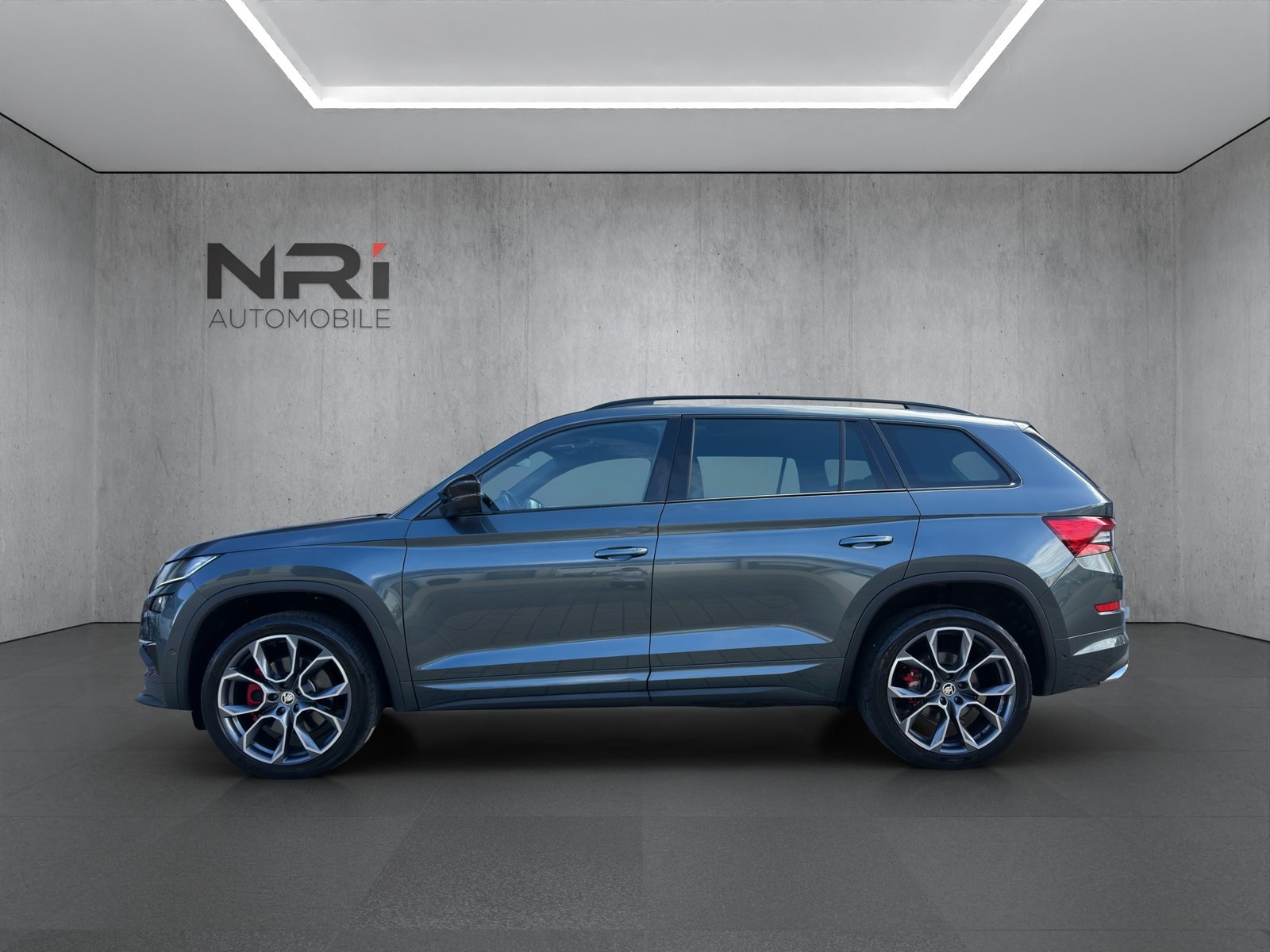 SKODA Kodiaq 2.0 TSI Dynamic, Benzin, Occasion / Gebraucht, Automatik - 7