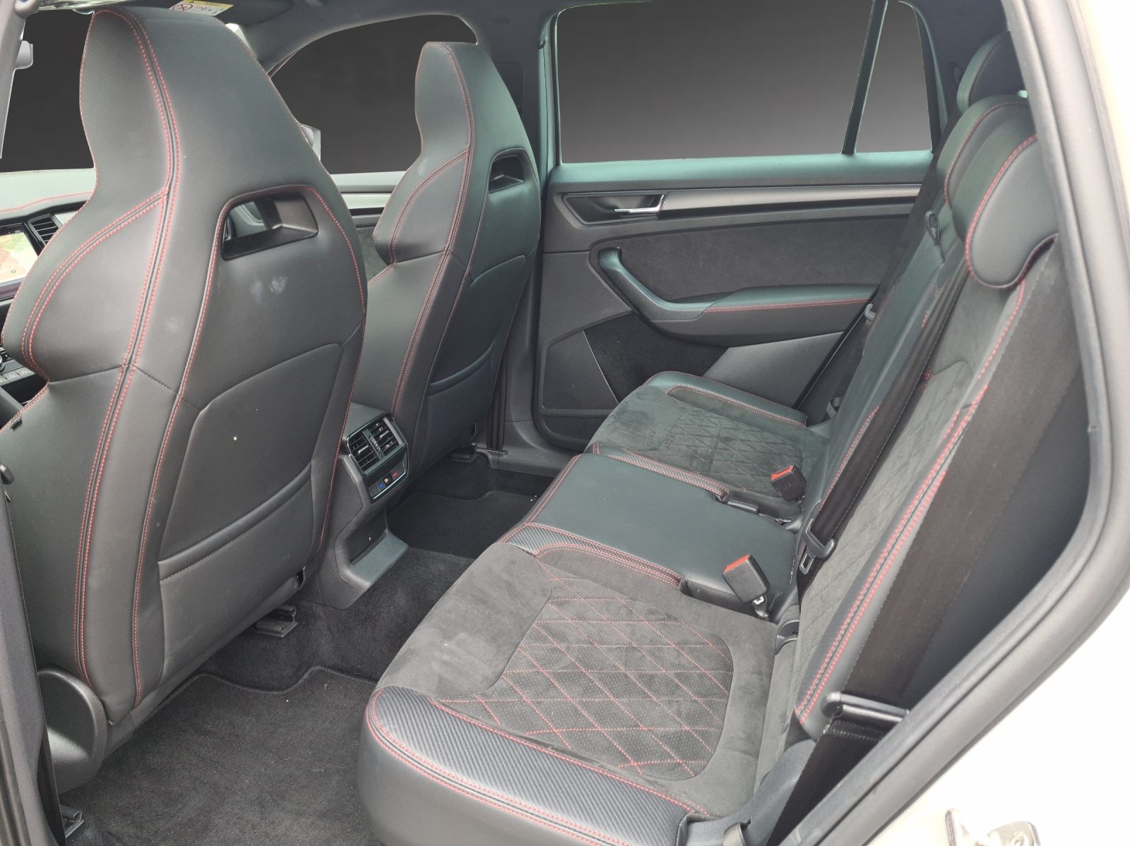 SKODA NEW KODIAQ RS, Petrol, Second hand / Used, Automatic - 6