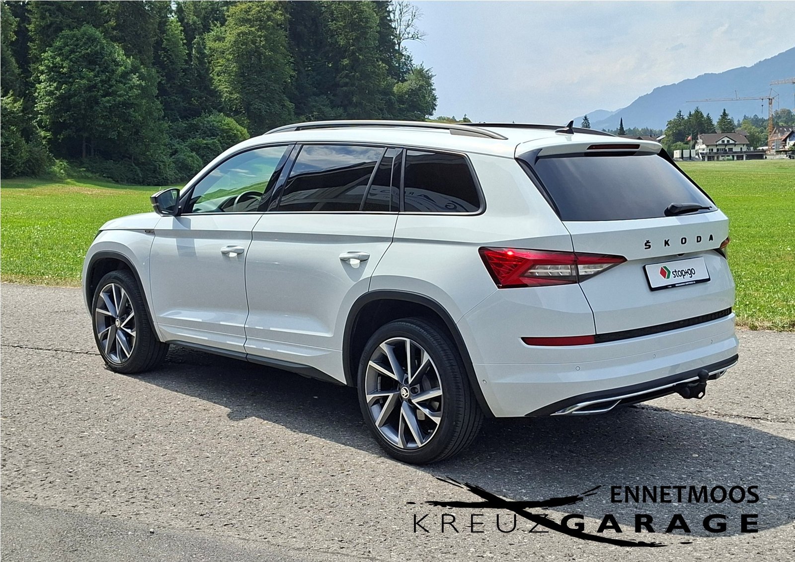 SKODA Kodiaq 2.0 TSI 4x4 Sport Line *8-fach bereift+AHK+Pano, Benzin, Occasion / Gebraucht, Automatik - 4