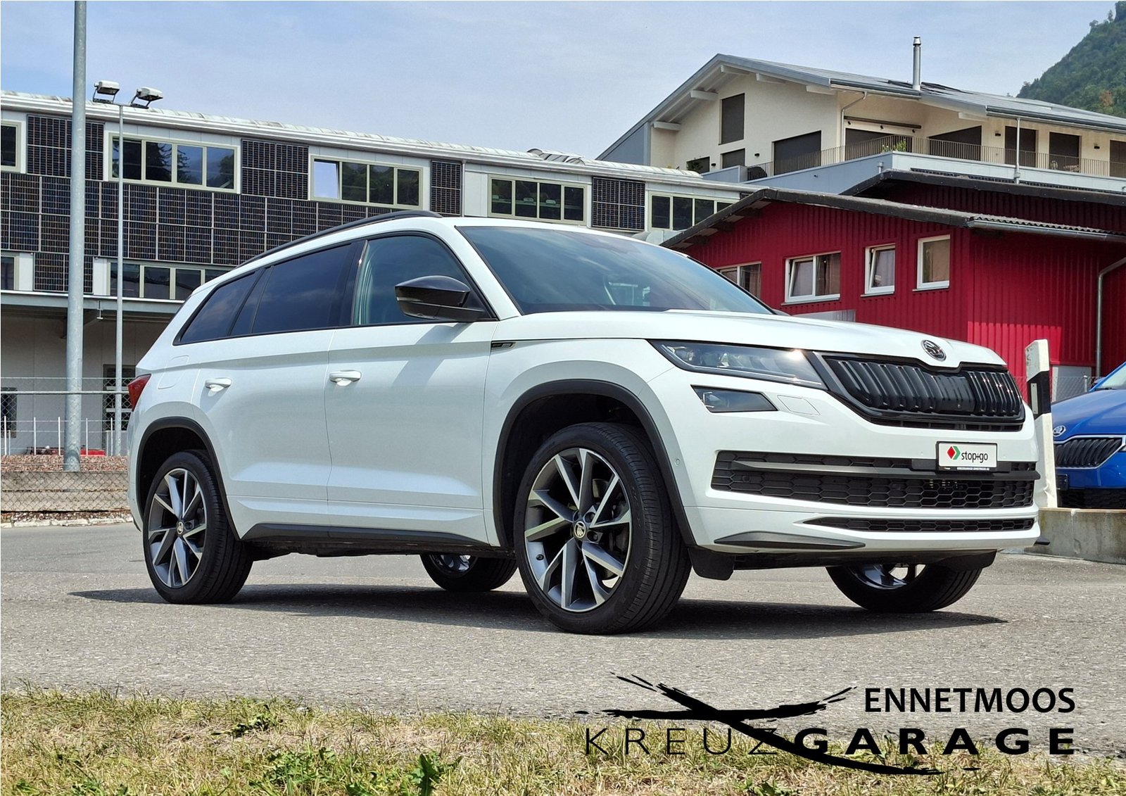 SKODA Kodiaq 2.0 TSI 4x4 Sport Line *8-fach bereift+AHK+Pano, Benzin, Occasion / Gebraucht, Automatik - 5