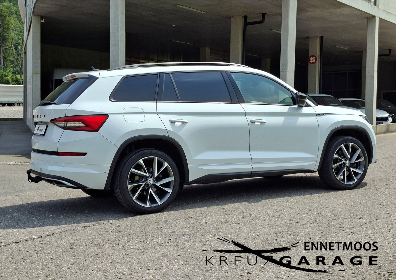 SKODA Kodiaq 2.0 TSI 4x4 Sport Line *8-fach bereift+AHK+Pano, Benzin, Occasion / Gebraucht, Automatik - 6