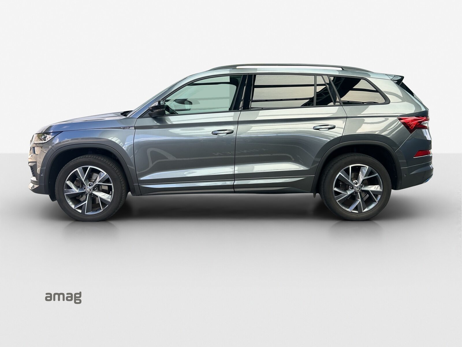 SKODA NEW KODIAQ SportLine, Petrol, Second hand / Used, Automatic - 2