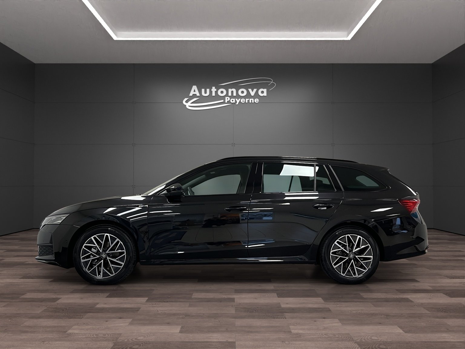 SKODA Octavia Combi 1.5 TSI mHEV DSG Sport Line, Hybride Léger Essence/Électricité, Voiture nouvelle, Automatique - 3