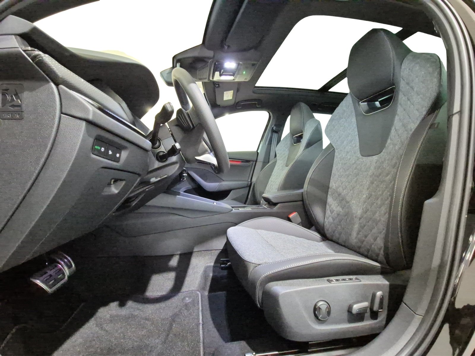 SKODA Octavia Combi 2.0 TSI Dynamic 4x4 DSG, Benzina, Auto nuove, Automatico - 5
