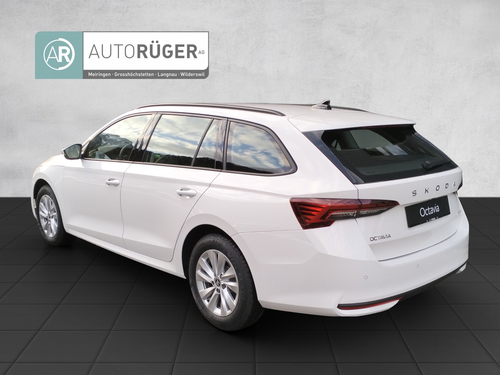 SKODA Octavia Combi 1.5 TSI mHEV DSG Selection, Mild-Hybrid Petrol/Electric, New car, Automatic - 3