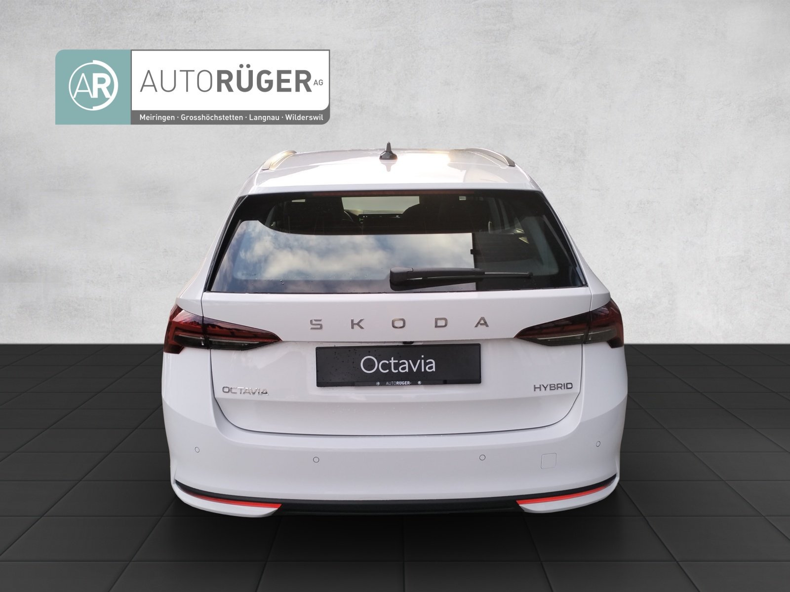 SKODA Octavia Combi 1.5 TSI mHEV DSG Selection, Mild-Hybrid Petrol/Electric, New car, Automatic - 4