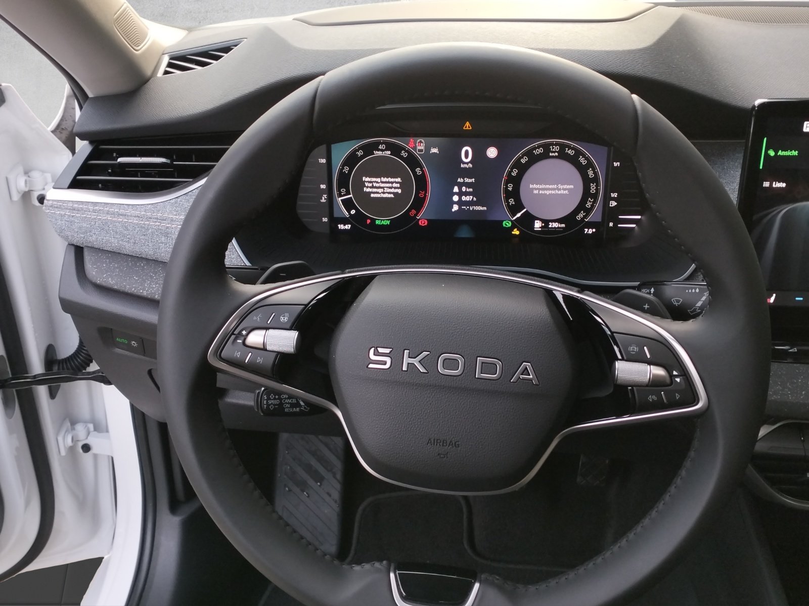 SKODA Octavia Combi 1.5 TSI mHEV DSG Selection, Mild-Hybrid Petrol/Electric, New car, Automatic - 5