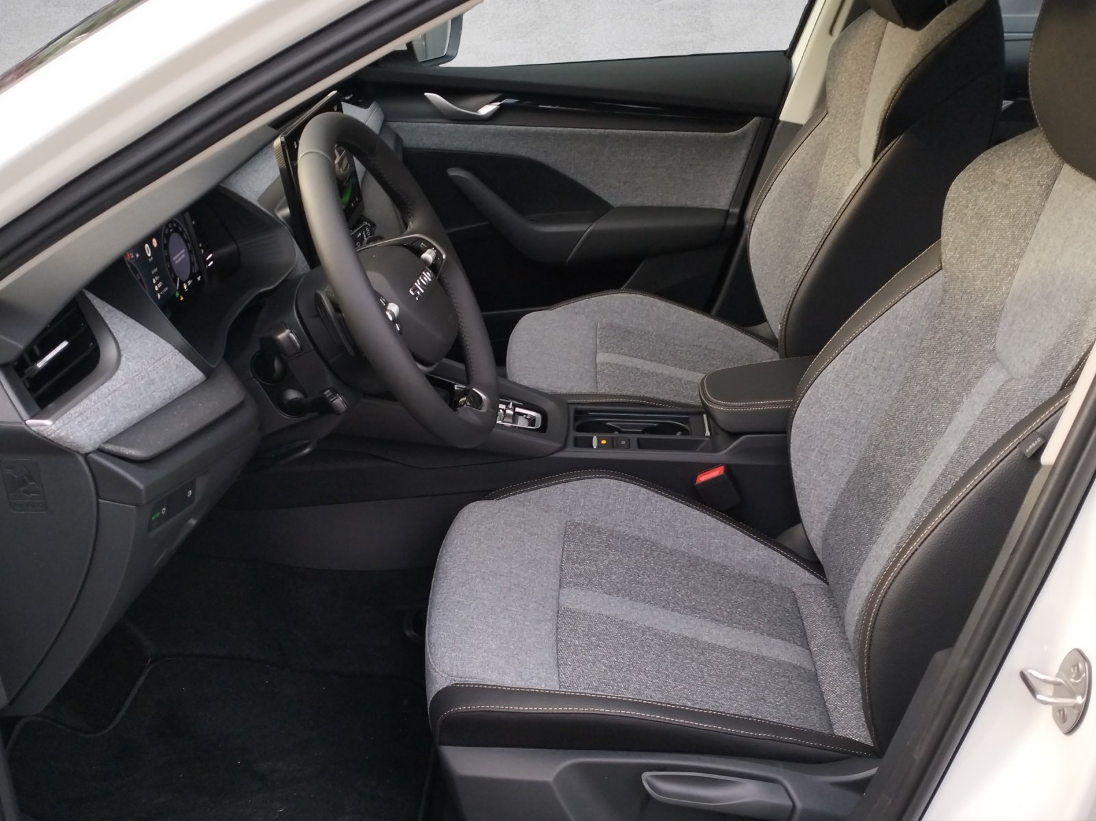SKODA Octavia Combi 1.5 TSI mHEV DSG Selection, Mild-Hybrid Petrol/Electric, New car, Automatic - 7