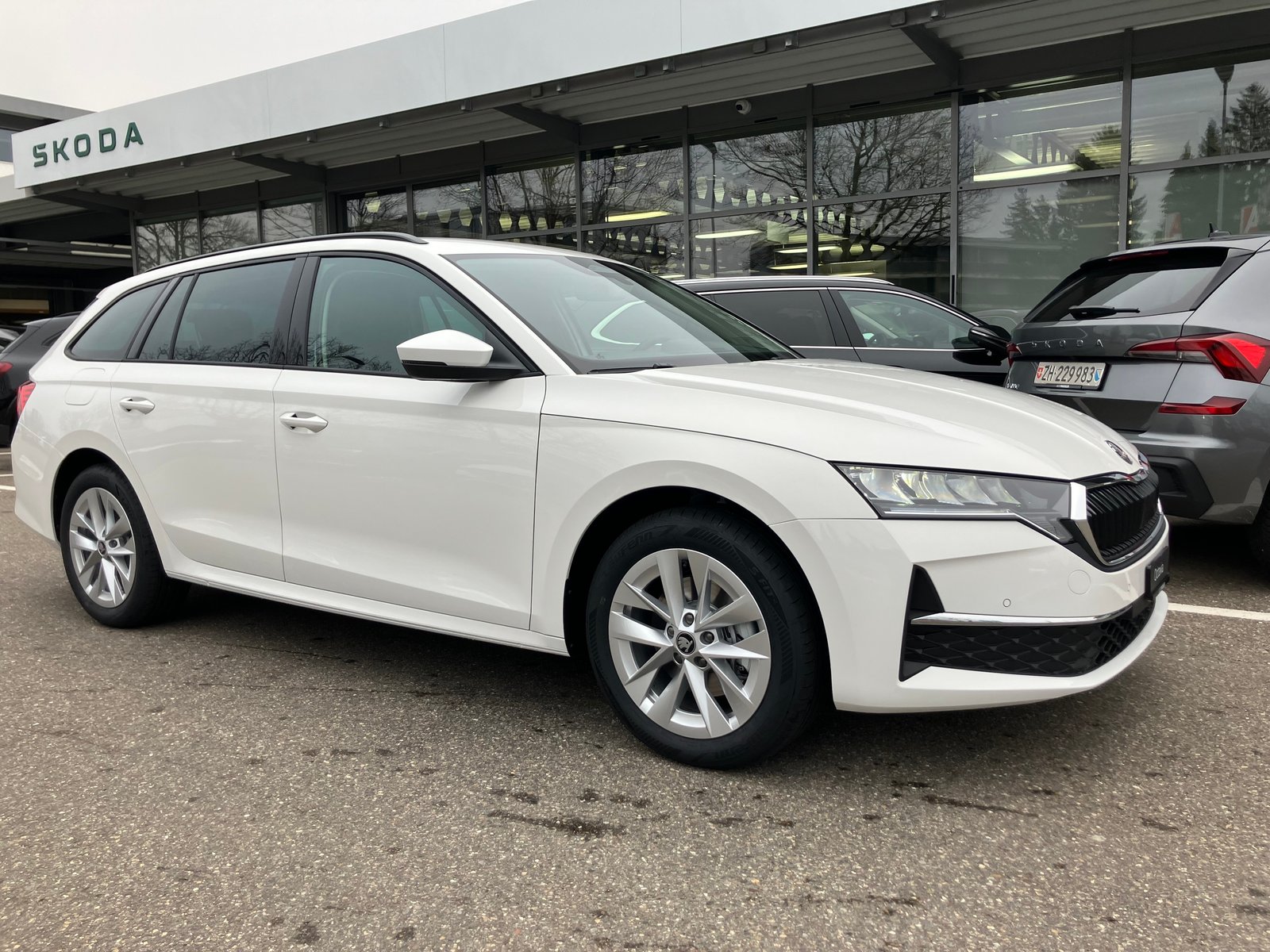 SKODA Octavia Combi 2.0 TSI DSG Selection 4x4, Petrol, New car, Automatic - 2