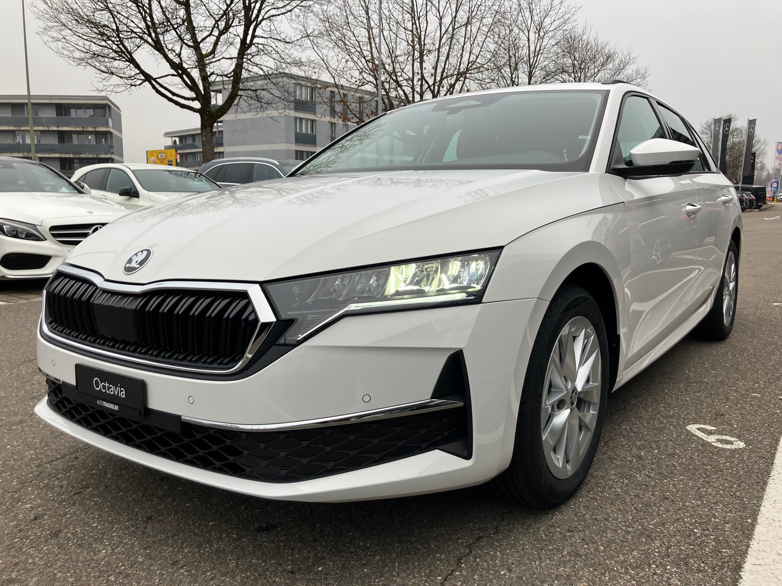 SKODA Octavia Combi 2.0 TSI DSG Selection 4x4, Petrol, New car, Automatic - 3