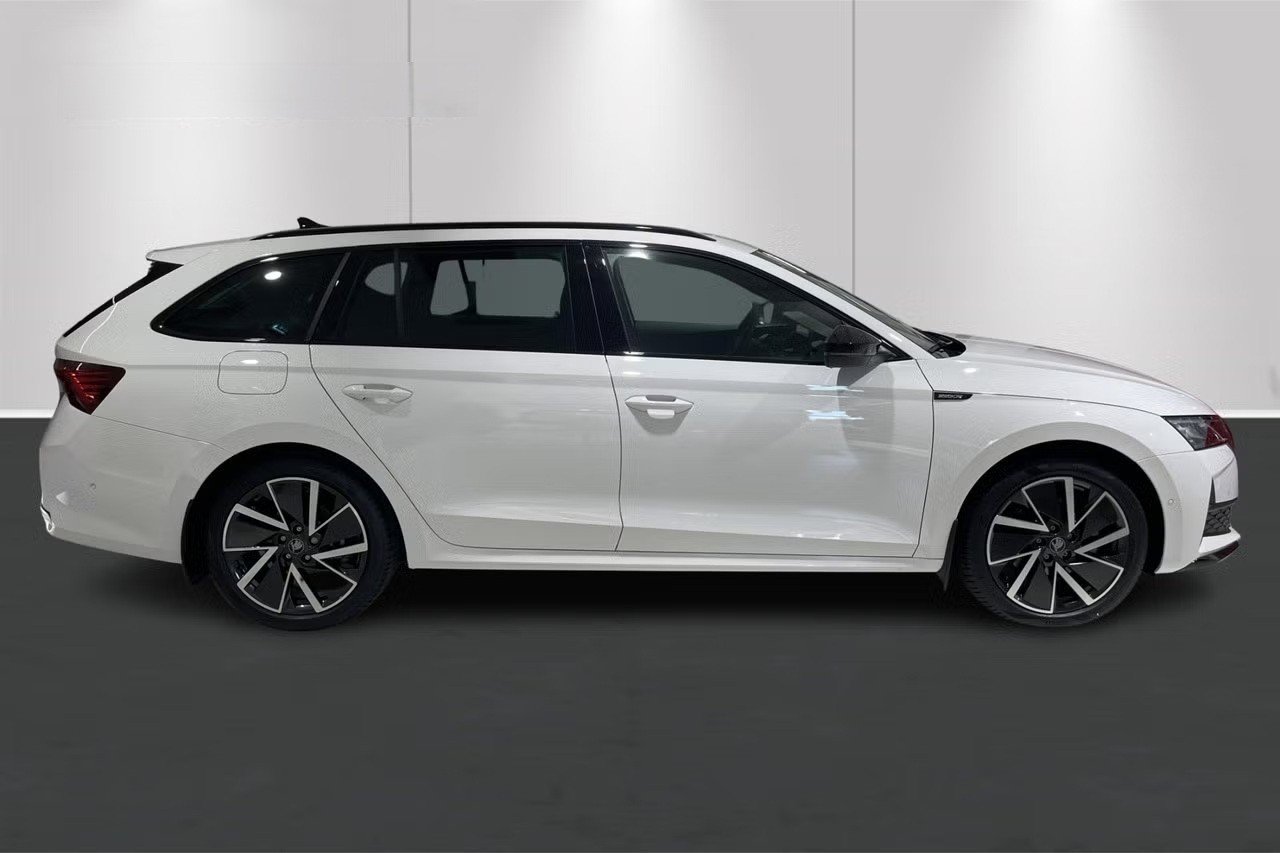 SKODA Octavia Combi 2.0 TSI DSG Sport Line 4x4, Petrol, New car, Automatic - 4
