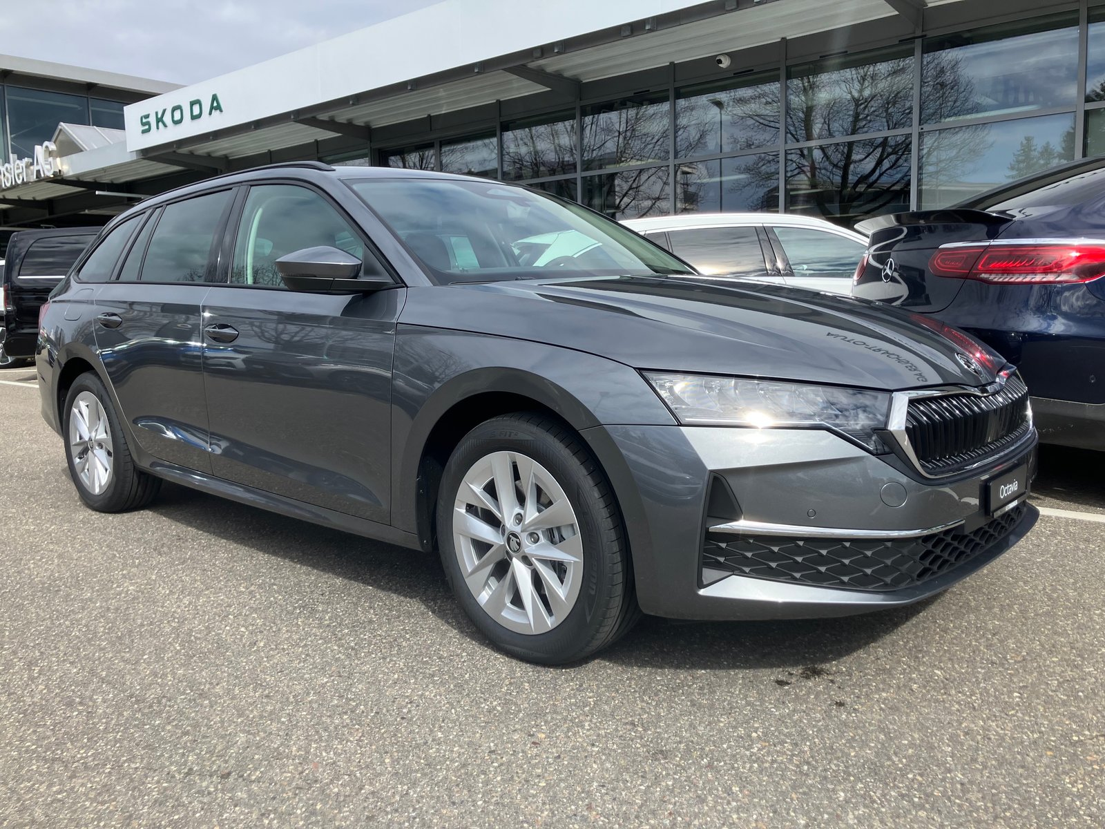SKODA Octavia Combi 2.0 TSI DSG Selection 4x4, Essence, Voiture nouvelle, Automatique - 2