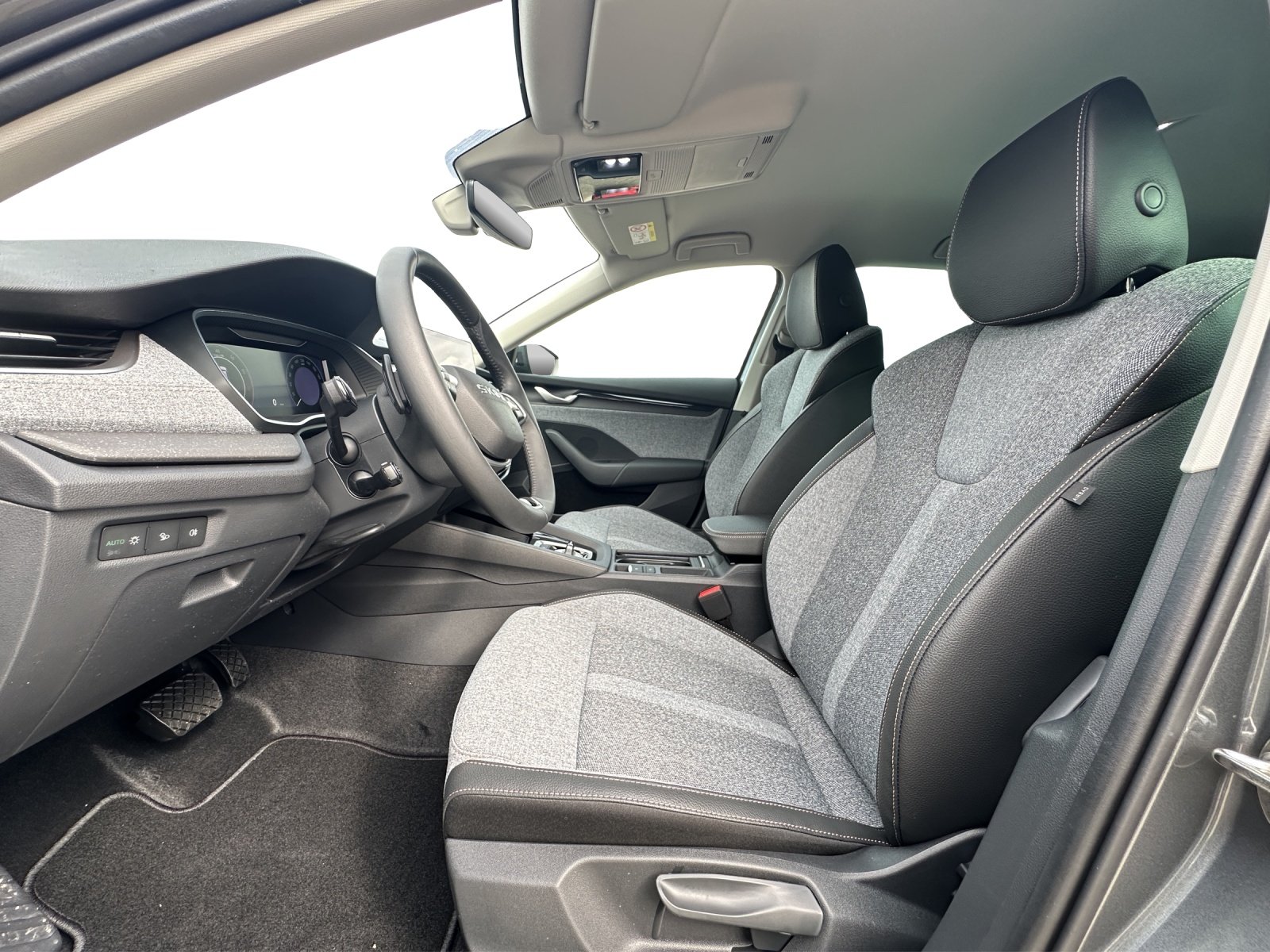 SKODA Octavia Combi 2.0 TSI Selection 4x4 DSG, Essence, Voiture nouvelle, Automatique - 5