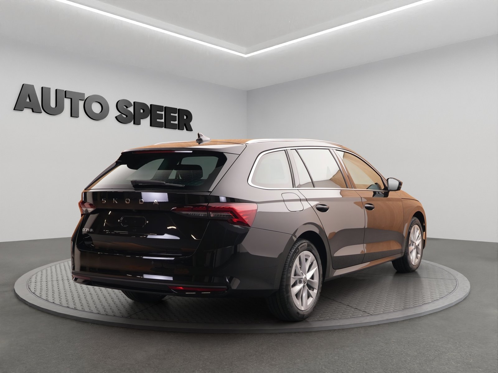 SKODA Octavia Combi 1.5 TSI mHEV DSG Selection, Mild-Hybrid Petrol/Electric, New car, Automatic - 3