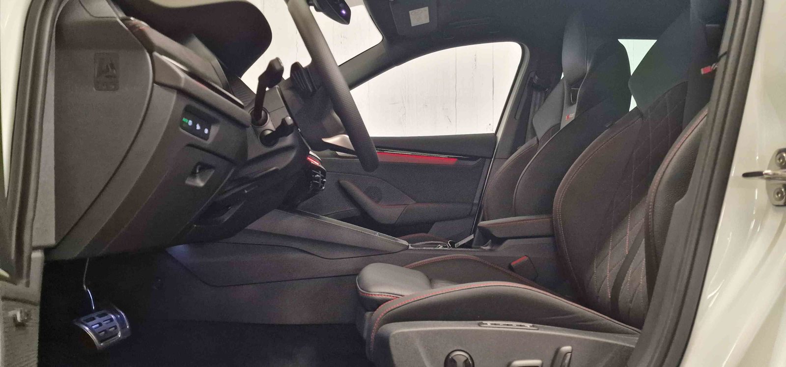SKODA Octavia RS 30 Years Edition (Netto), Essence, Voiture nouvelle, Automatique - 4