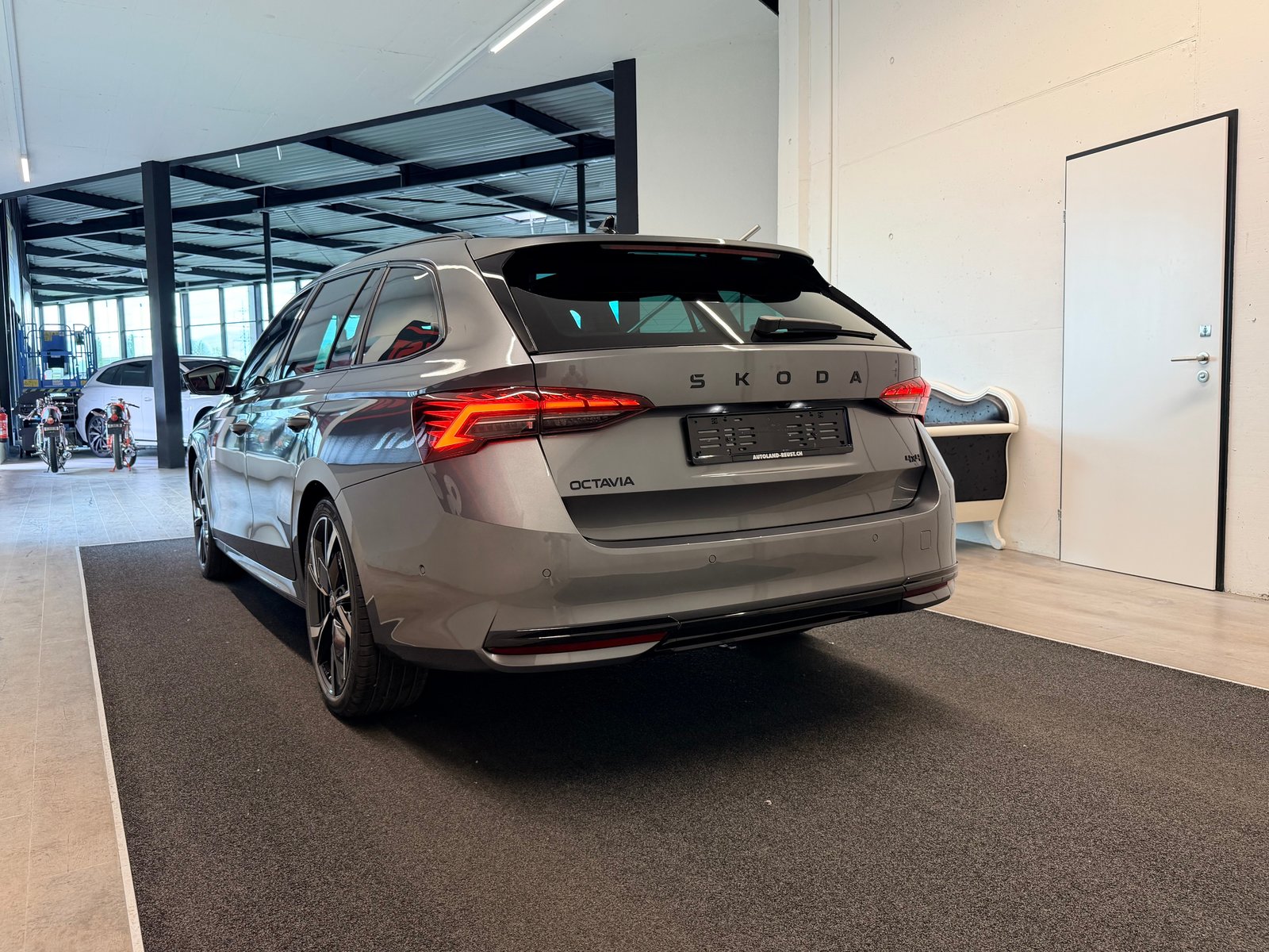 SKODA Octavia Combi 2.0 TSI DSG Sport Line 4x4, Benzin, Neuwagen, Automatik - 7