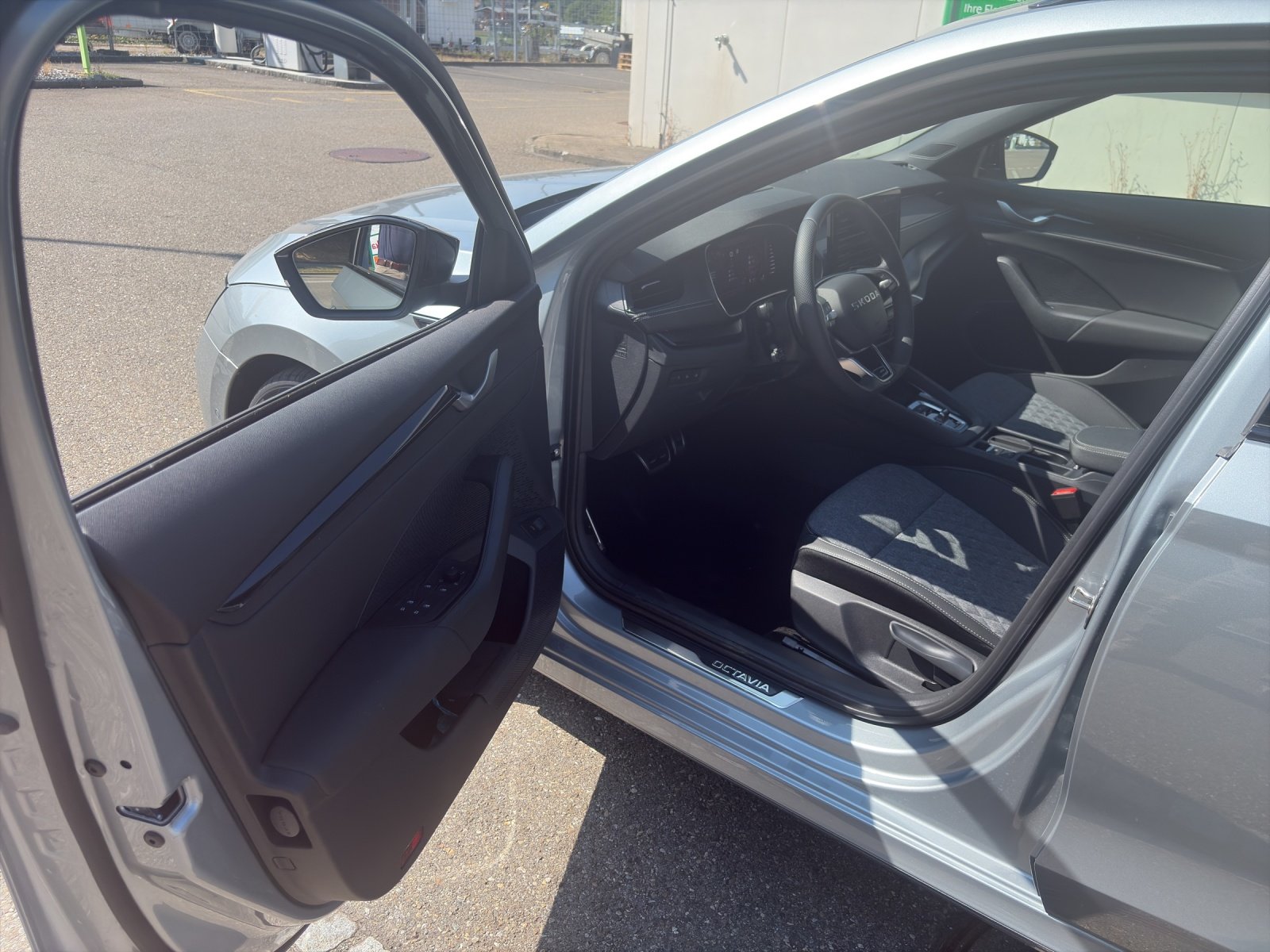 SKODA Octavia Combi 2.0 TSI SportLine 4x4 DSG, Petrol, New car, Automatic - 5