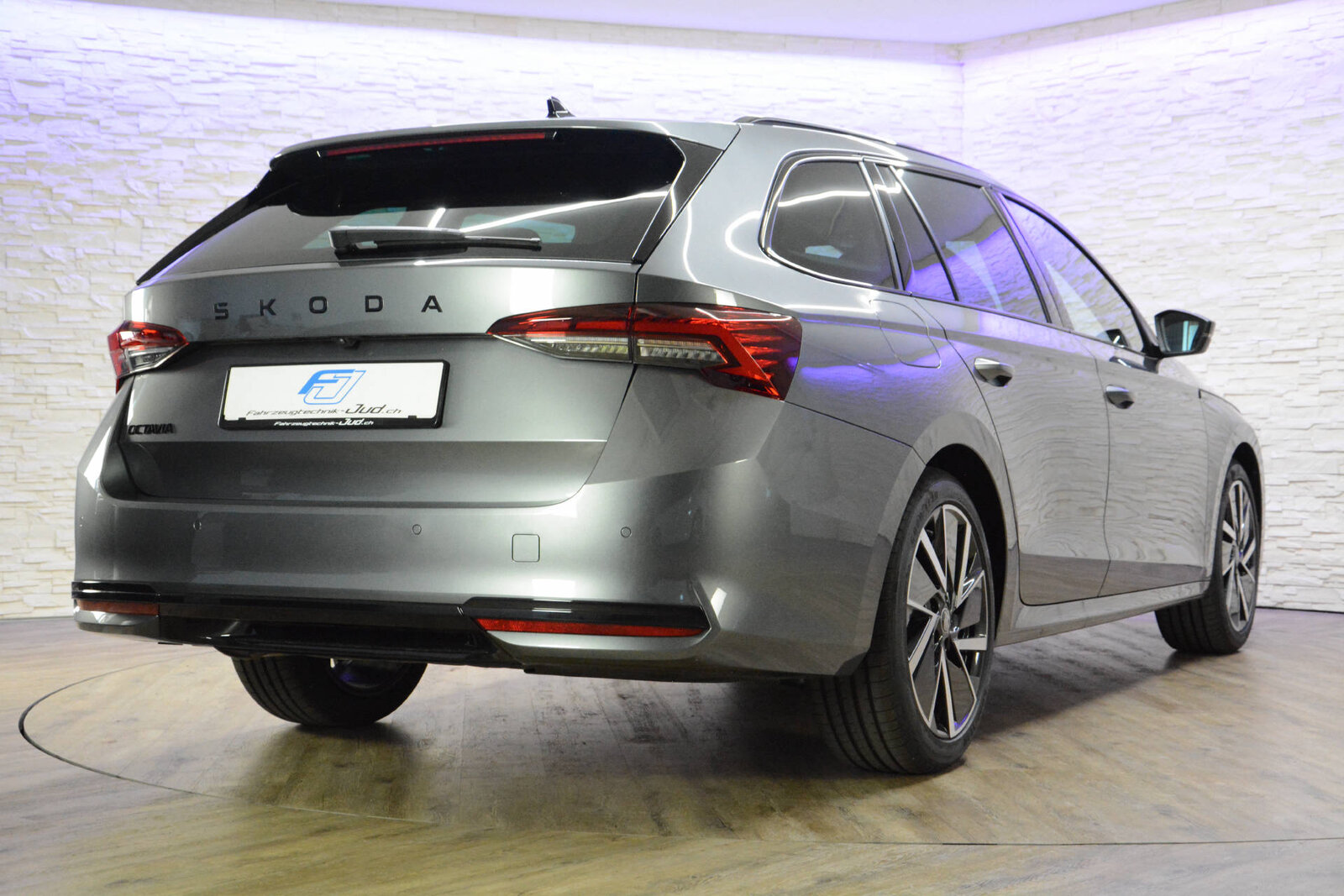 SKODA Octavia Combi 1.5 TSI SportLine DSG, Mild-Hybrid Benzin/Elektro, Neuwagen, Automatik - 5