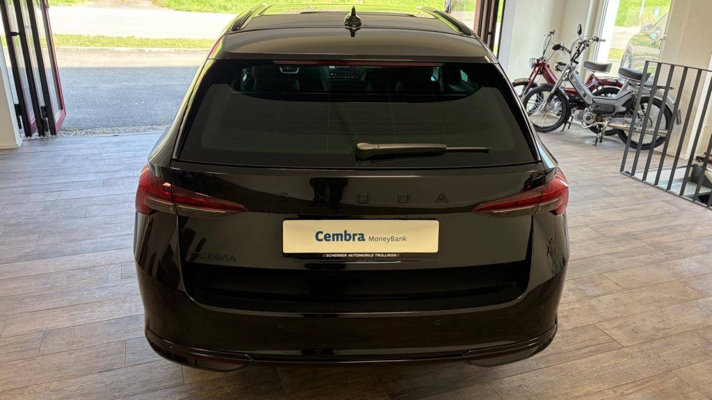 SKODA Octavia Combi 1.5 TSI SportLine DSG, Hybride Léger Essence/Électricité, Occasion / Utilisé, Automatique - 4