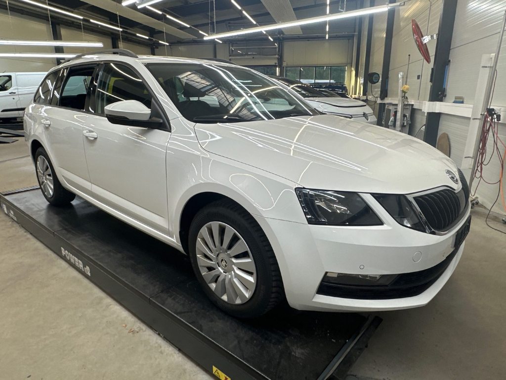 SKODA OCTAVIA Combi 2.0 TDI Ambition DSG
