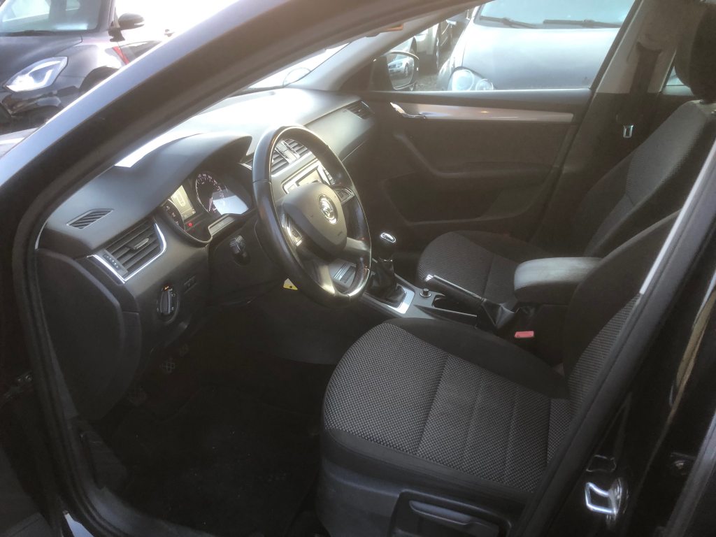 SKODA OCTAVIA 1.6 TDI 105 Elegance, Diesel, Second hand / Used, Manual - 7