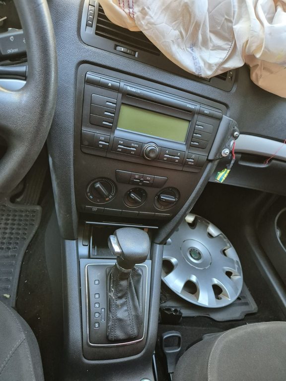 SKODA Octavia Combi 1.6 MPI 102 Elegance, Benzin, Occasion / Gebraucht, Automat - 4