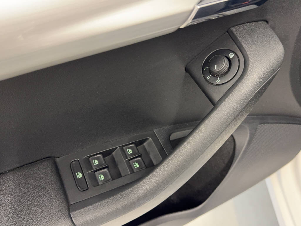 SKODA Octavia Combi 2.0 TSI Ambition 4x4 DSG, Benzin, Occasion / Gebraucht, Automat - 3