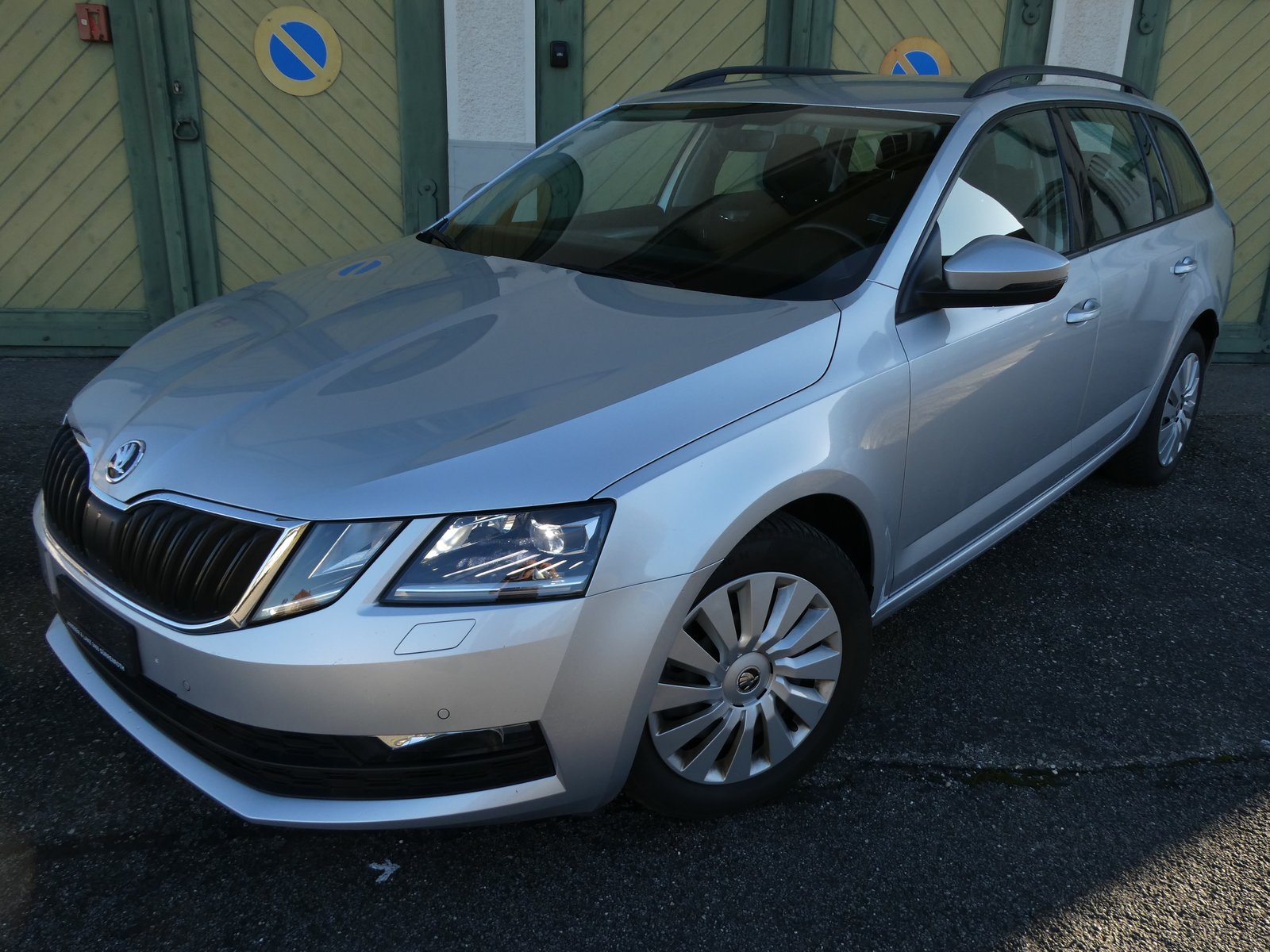 SKODA Octavia Combi 2.0 TDI Ambition 4x4, Diesel, Occasion / Gebraucht, Automatik - 2