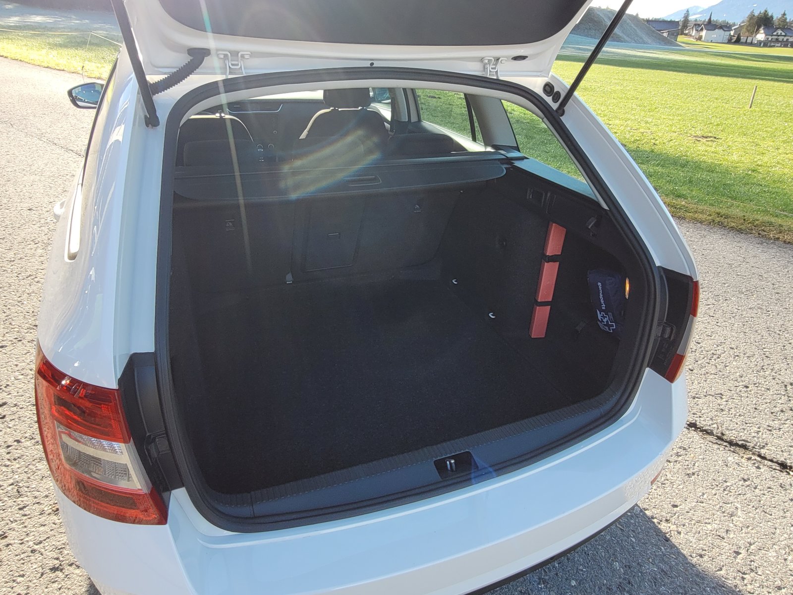 SKODA Octavia Combi 1.6 TDI Ambition DSG *frisch ab MFK*, Diesel, Second hand / Used, Automatic - 7