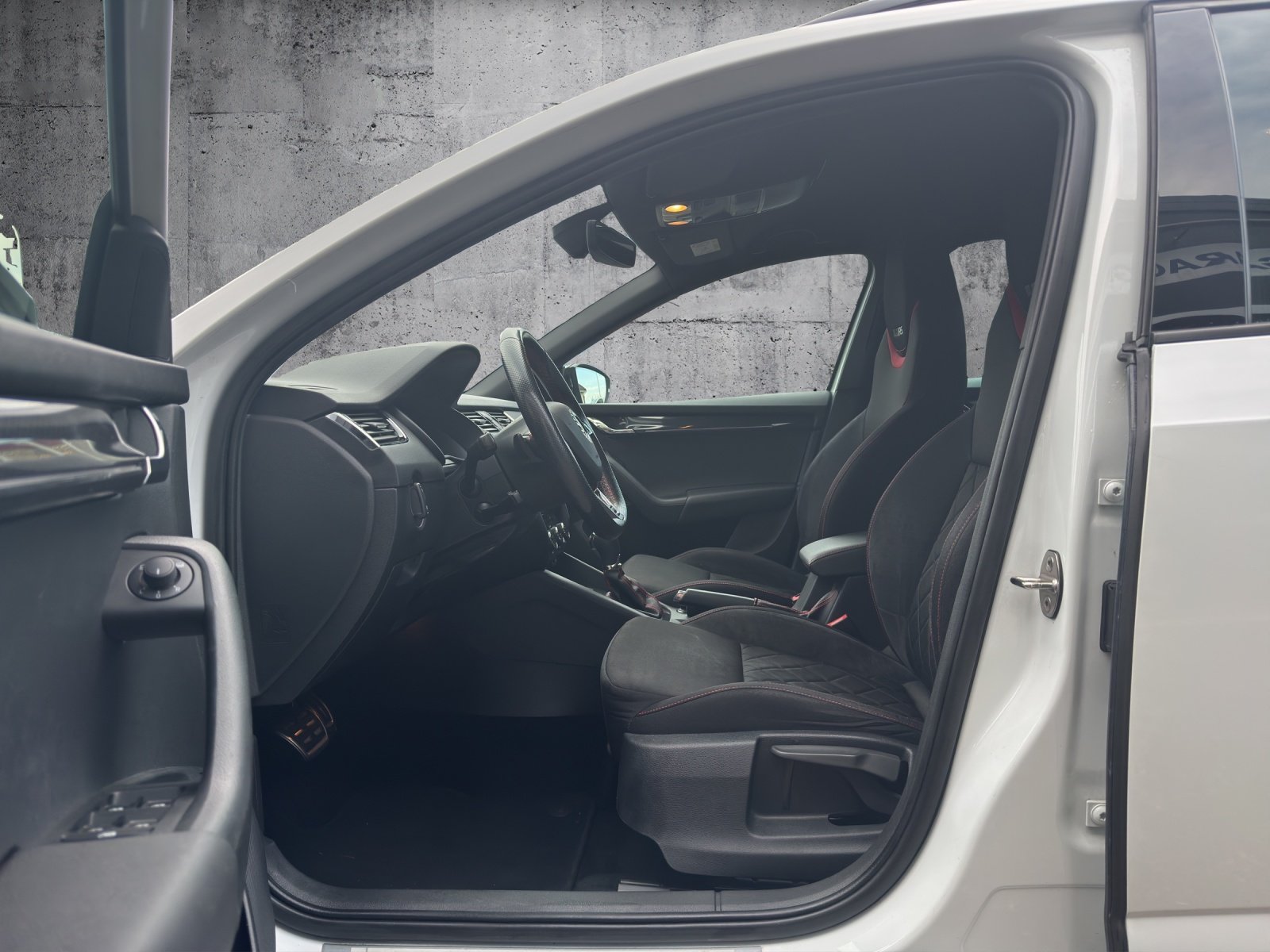 SKODA Octavia Combi 2.0 TSI RS DSG, Petrol, Second hand / Used, Automatic - 7