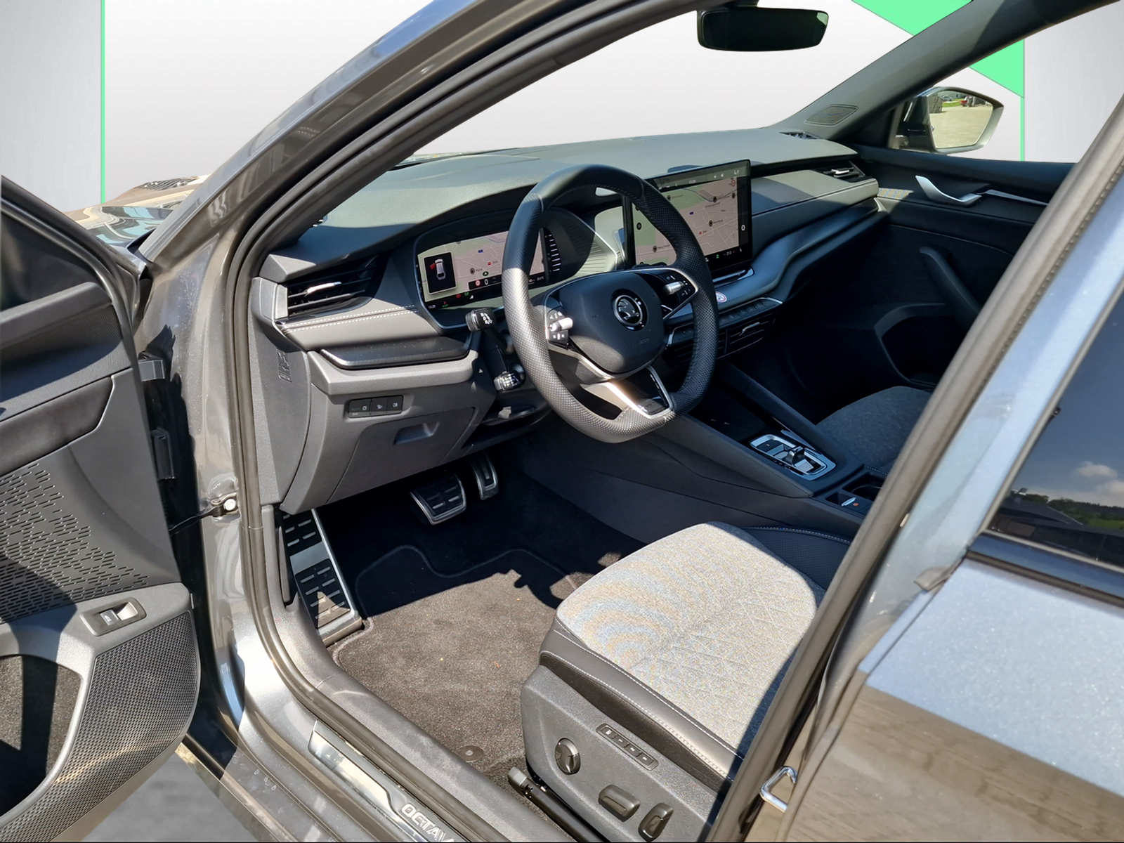 SKODA Octavia Sportline MHEV FL Launch, Petrol, Second hand / Used, Automatic - 6